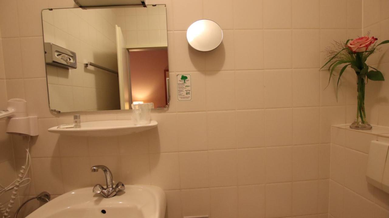 Hotel Wahlster ザールブリュッケン エクステリア 写真